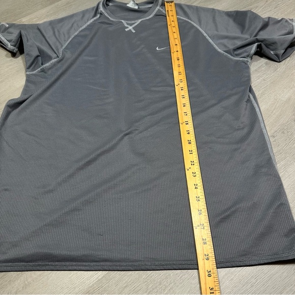Nike Sphere Dry Shirt Men's Size XL Gray Long‎ Sleeve Swoosh Stretch - Picture 8 of 13